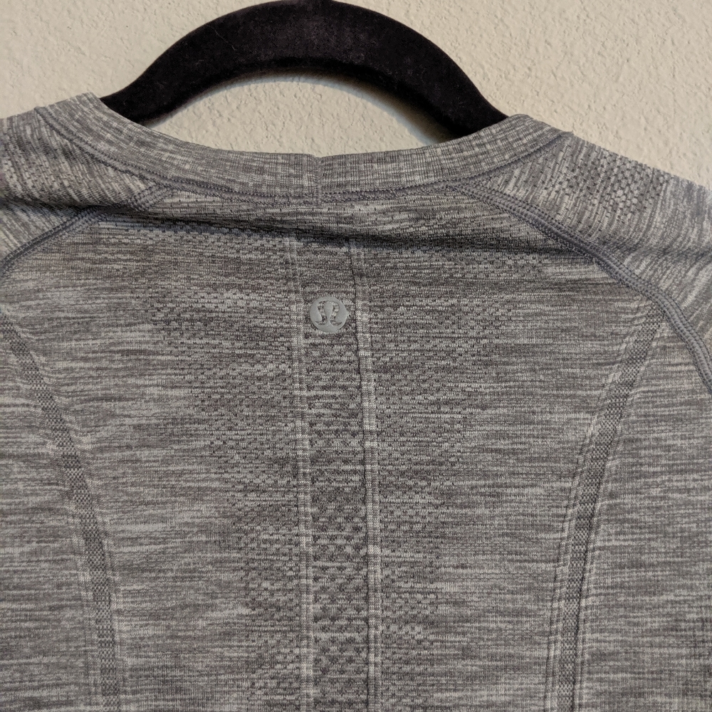 SOLD Lululemon shirtsleeve top - Picture 3 of 4